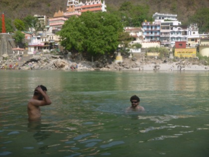 Richikesh, swimmimg in Ganga, India